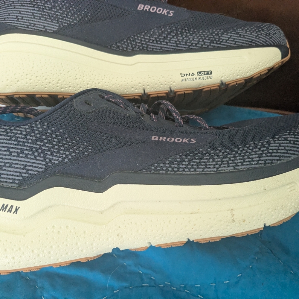 Brooks  Ghost 2 Navy and Cream Running Shoes with Pink Logo